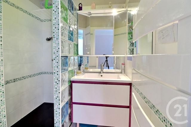 Afficher la photo en grand Appartement T2 à vendre - 2 pièces - 29 m2 - St Raphael - 83 - PROVENCE-ALPES-COTE-D-AZUR