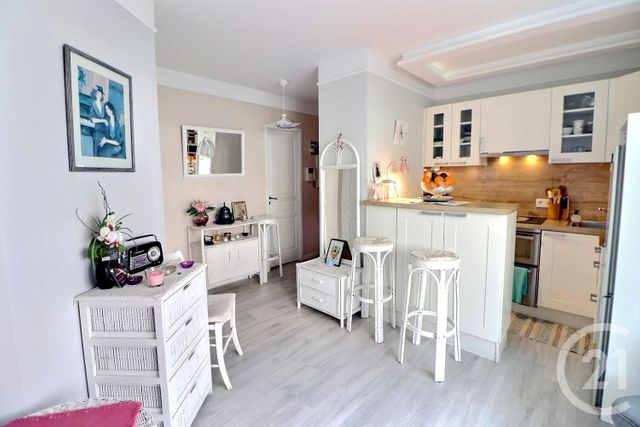 Afficher la photo en grand Appartement T2 à vendre - 2 pièces - 29 m2 - St Raphael - 83 - PROVENCE-ALPES-COTE-D-AZUR