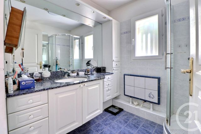 Appartement T4 à vendre - 4 pièces - 104,53 m2 - St Raphael - 83 - PROVENCE-ALPES-COTE-D-AZUR