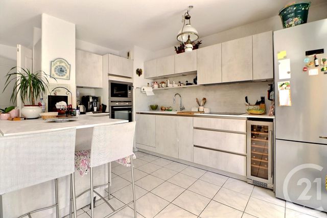 Appartement T4 à vendre - 4 pièces - 104,53 m2 - St Raphael - 83 - PROVENCE-ALPES-COTE-D-AZUR