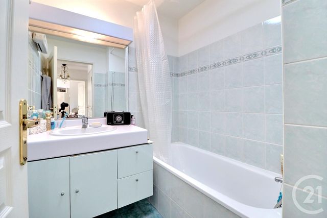 Appartement T4 à vendre - 4 pièces - 104,53 m2 - St Raphael - 83 - PROVENCE-ALPES-COTE-D-AZUR