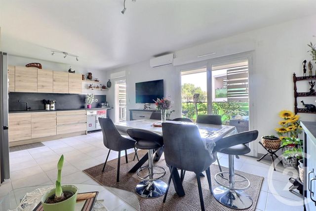 Appartement T2 à vendre - 2 pièces - 53 m2 - St Raphael - 83 - PROVENCE-ALPES-COTE-D-AZUR