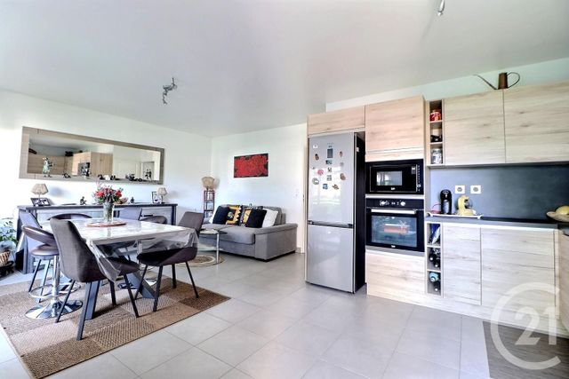Appartement T2 à vendre - 2 pièces - 53 m2 - St Raphael - 83 - PROVENCE-ALPES-COTE-D-AZUR