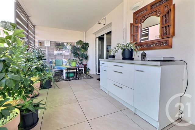 Appartement T2 à vendre - 2 pièces - 53 m2 - St Raphael - 83 - PROVENCE-ALPES-COTE-D-AZUR