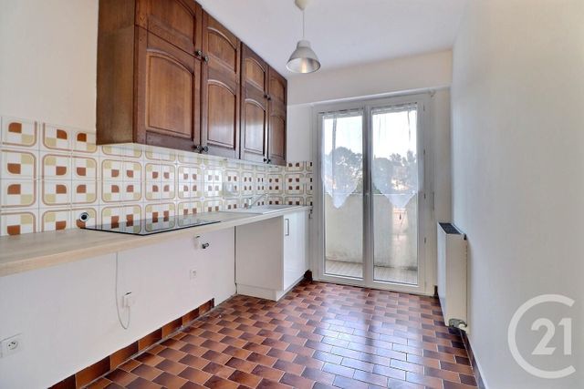 Appartement T3 à vendre - 3 pièces - 61,30 m2 - St Raphael - 83 - PROVENCE-ALPES-COTE-D-AZUR