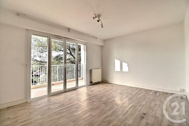 Appartement T3 à vendre - 3 pièces - 61,30 m2 - St Raphael - 83 - PROVENCE-ALPES-COTE-D-AZUR