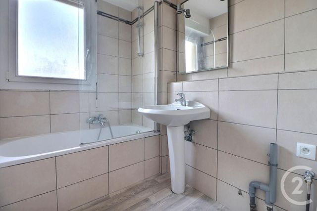 Appartement T3 à vendre - 3 pièces - 61,30 m2 - St Raphael - 83 - PROVENCE-ALPES-COTE-D-AZUR