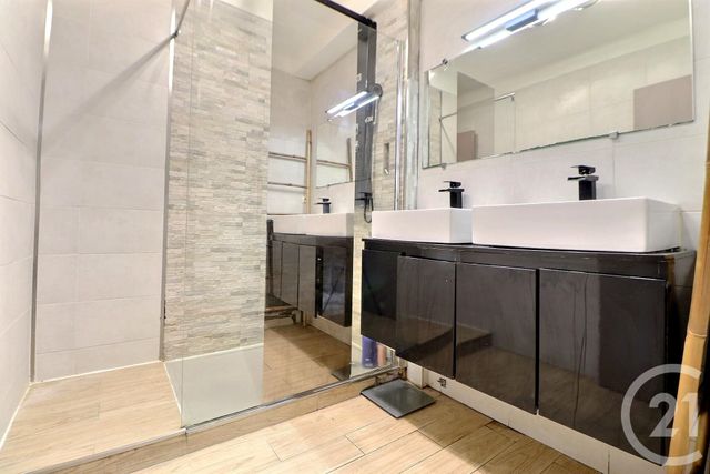 Appartement T4 à vendre - 4 pièces - 98,68 m2 - St Raphael - 83 - PROVENCE-ALPES-COTE-D-AZUR