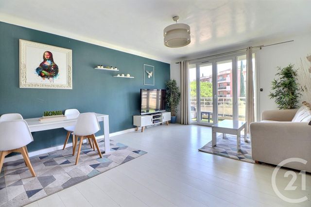 Appartement T4 à vendre - 4 pièces - 98,68 m2 - St Raphael - 83 - PROVENCE-ALPES-COTE-D-AZUR