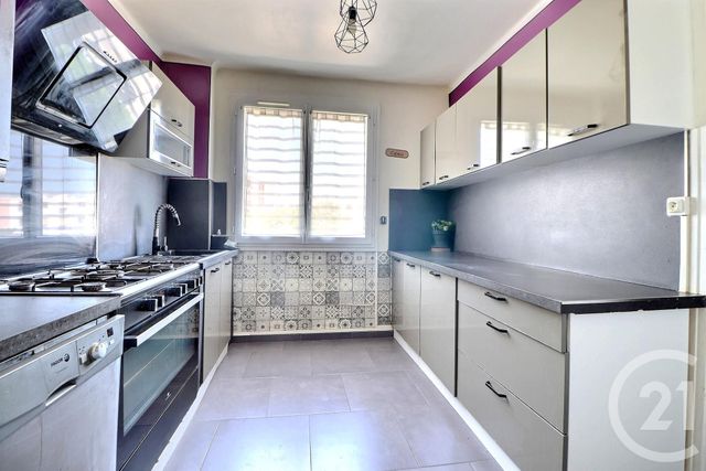 Appartement T4 à vendre - 4 pièces - 98,68 m2 - St Raphael - 83 - PROVENCE-ALPES-COTE-D-AZUR