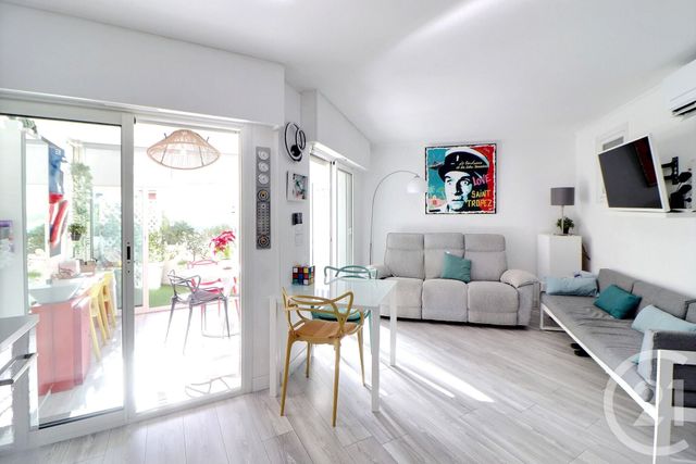 Appartement T3 à vendre - 3 pièces - 60 m2 - St Raphael - 83 - PROVENCE-ALPES-COTE-D-AZUR