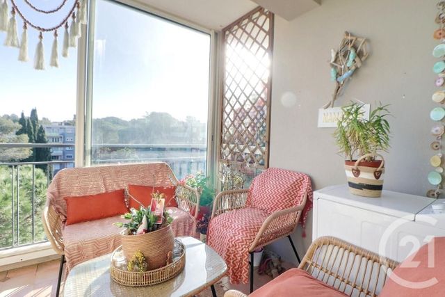 Appartement T4 à vendre - 4 pièces - 69,82 m2 - St Raphael - 83 - PROVENCE-ALPES-COTE-D-AZUR