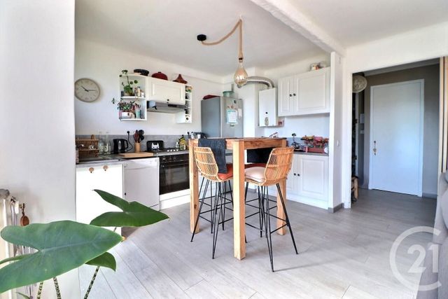 Appartement T4 à vendre - 4 pièces - 69,82 m2 - St Raphael - 83 - PROVENCE-ALPES-COTE-D-AZUR