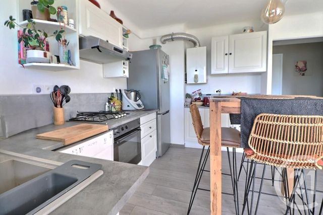 Appartement T4 à vendre - 4 pièces - 69,82 m2 - St Raphael - 83 - PROVENCE-ALPES-COTE-D-AZUR