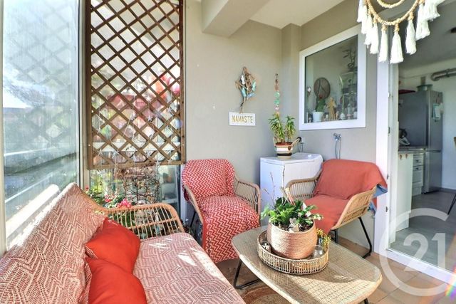 Appartement T4 à vendre - 4 pièces - 69,82 m2 - St Raphael - 83 - PROVENCE-ALPES-COTE-D-AZUR