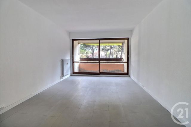 Appartement T3 à vendre - 3 pièces - 67 m2 - Frejus - 83 - PROVENCE-ALPES-COTE-D-AZUR