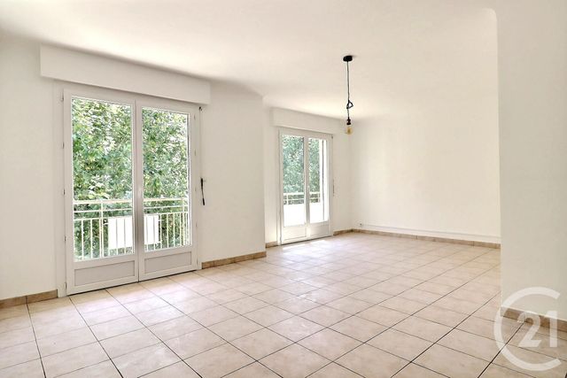 Appartement T3 à vendre - 3 pièces - 70 m2 - St Raphael - 83 - PROVENCE-ALPES-COTE-D-AZUR