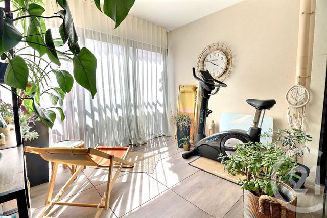 Appartement T3 à vendre - 3 pièces - 75,39 m2 - St Raphael - 83 - PROVENCE-ALPES-COTE-D-AZUR