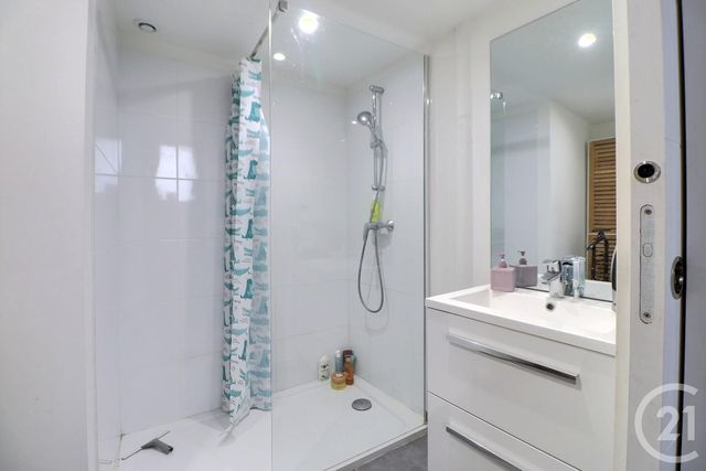 Appartement T1 à vendre - 1 pièce - 33,57 m2 - Frejus - 83 - PROVENCE-ALPES-COTE-D-AZUR