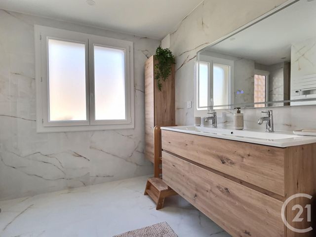 Appartement T3 à vendre - 3 pièces - 71,07 m2 - St Raphael - 83 - PROVENCE-ALPES-COTE-D-AZUR