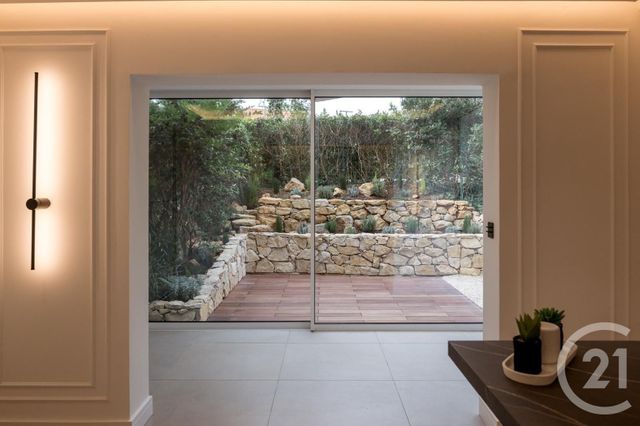 Appartement T2 à vendre - 2 pièces - 38 m2 - St Raphael - 83 - PROVENCE-ALPES-COTE-D-AZUR