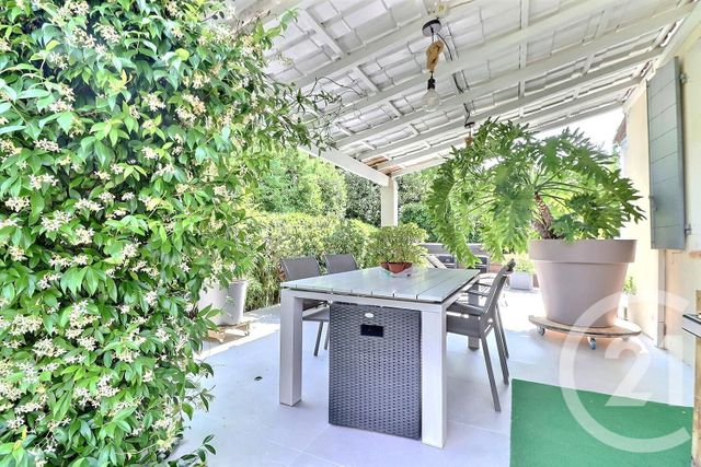 Maison à vendre - 4 pièces - 118 m2 - St Raphael - 83 - PROVENCE-ALPES-COTE-D-AZUR