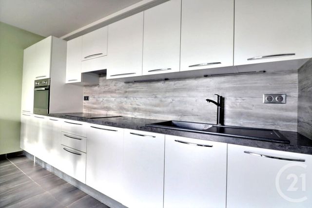 Appartement T3 à vendre - 3 pièces - 63 m2 - Frejus - 83 - PROVENCE-ALPES-COTE-D-AZUR