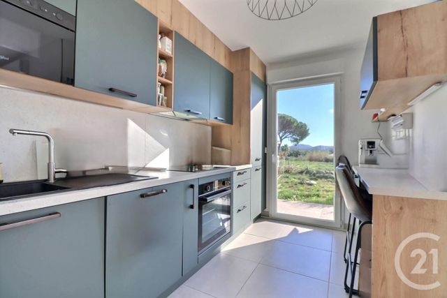 Appartement F3 à vendre - 3 pièces - 61,23 m2 - Frejus - 83 - PROVENCE-ALPES-COTE-D-AZUR