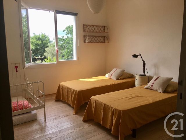 Afficher la photo en grand Maison à vendre - 8 pièces - 200 m2 - Frejus - 83 - PROVENCE-ALPES-COTE-D-AZUR