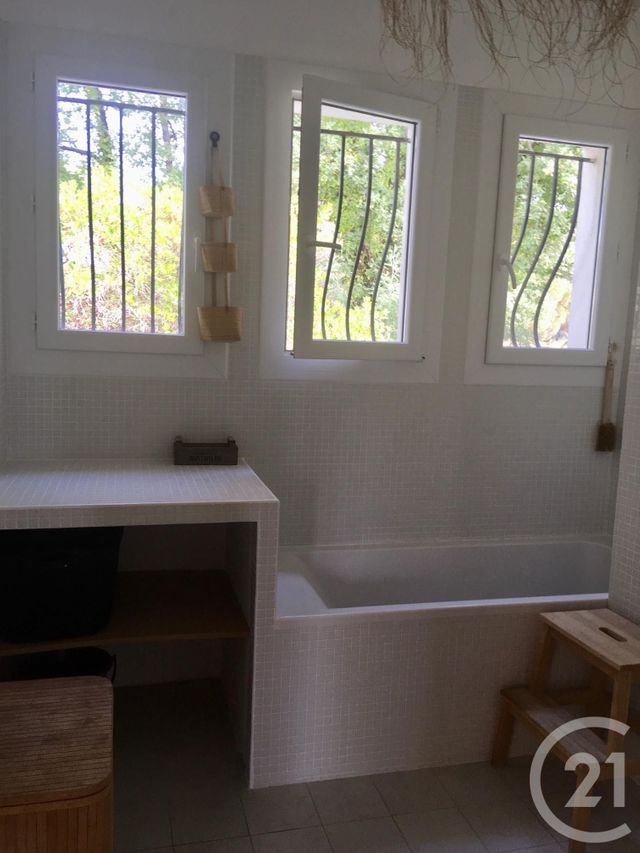 Afficher la photo en grand Maison à vendre - 8 pièces - 200 m2 - Frejus - 83 - PROVENCE-ALPES-COTE-D-AZUR