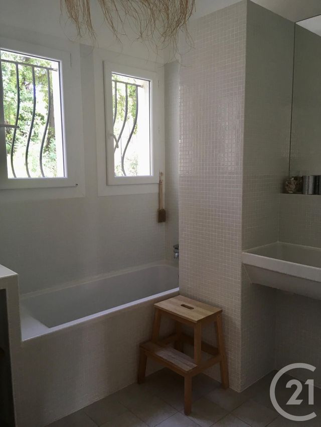 Afficher la photo en grand Maison à vendre - 8 pièces - 200 m2 - Frejus - 83 - PROVENCE-ALPES-COTE-D-AZUR