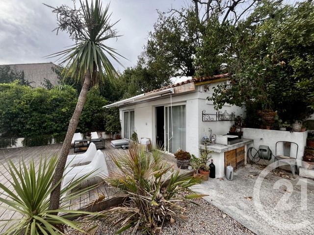 Afficher la photo en grand Maison à vendre - 8 pièces - 200 m2 - Frejus - 83 - PROVENCE-ALPES-COTE-D-AZUR