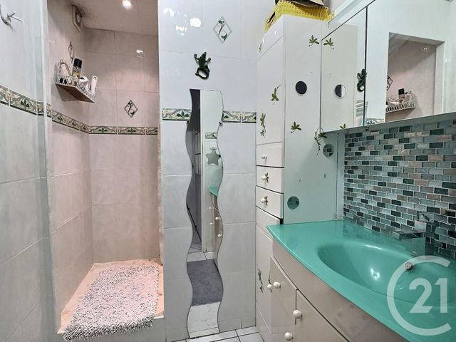 Appartement T3 à vendre - 3 pièces - 69,49 m2 - Frejus - 83 - PROVENCE-ALPES-COTE-D-AZUR