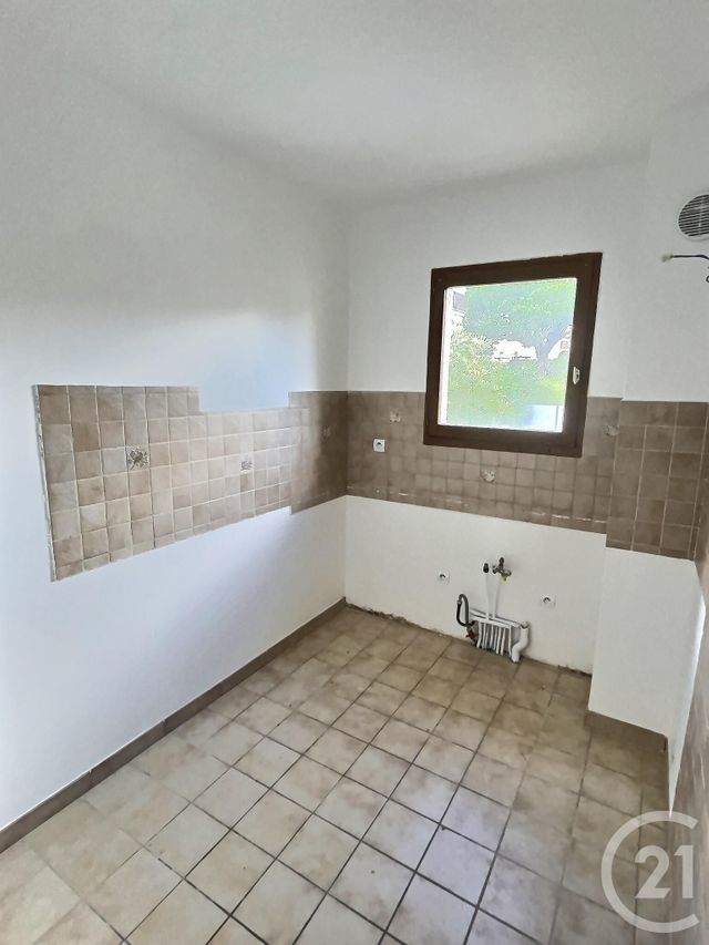 Appartement F3 à vendre - 3 pièces - 63 m2 - Frejus - 83 - PROVENCE-ALPES-COTE-D-AZUR