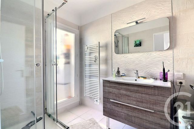 Appartement F3 à vendre - 3 pièces - 58,25 m2 - Frejus - 83 - PROVENCE-ALPES-COTE-D-AZUR