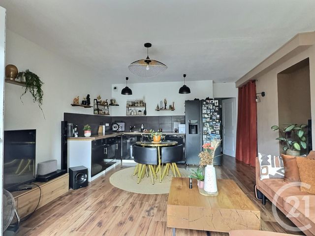 Appartement T3 à vendre - 3 pièces - 46,44 m2 - Frejus - 83 - PROVENCE-ALPES-COTE-D-AZUR