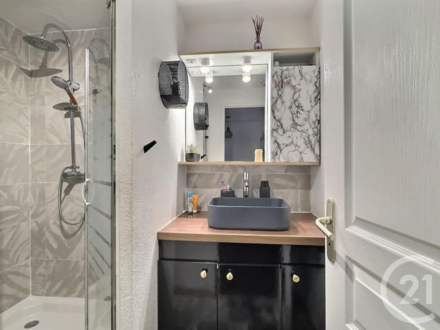 Appartement T3 à vendre - 3 pièces - 46,44 m2 - Frejus - 83 - PROVENCE-ALPES-COTE-D-AZUR