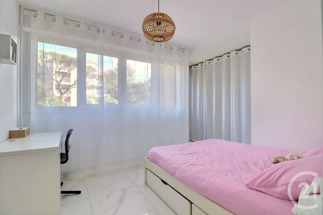 Appartement F4 à vendre - 4 pièces - 83,10 m2 - St Raphael - 83 - PROVENCE-ALPES-COTE-D-AZUR