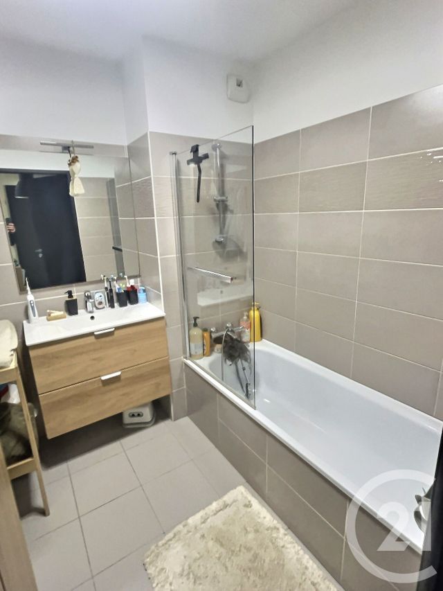 Appartement T3 à vendre - 3 pièces - 63,31 m2 - Frejus - 83 - PROVENCE-ALPES-COTE-D-AZUR