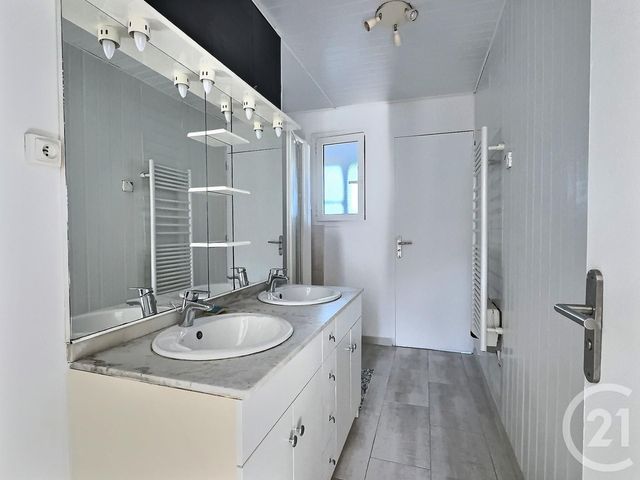 Appartement à vendre - 4 pièces - 70,88 m2 - Frejus - 83 - PROVENCE-ALPES-COTE-D-AZUR