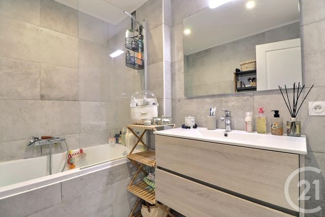 Appartement T3 &agrave; vendre - 3 pi&egrave;ces - 65,79 m2 - St Raphael - 83 - PROVENCE-ALPES-COTE-D-AZUR